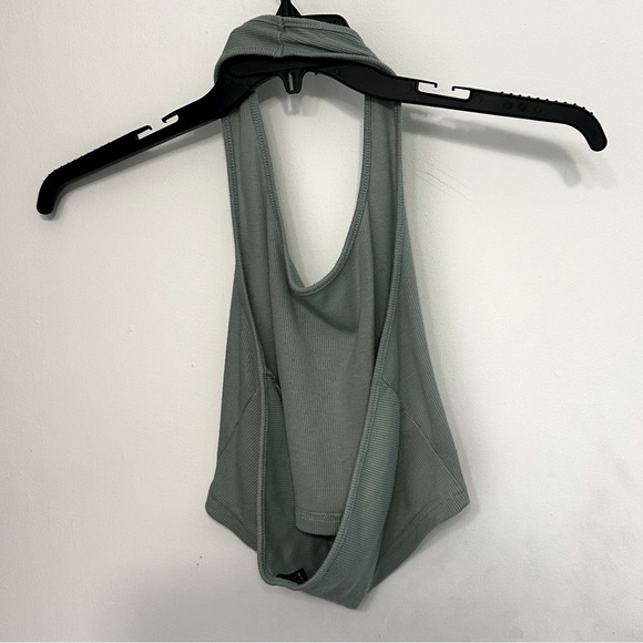 Halter top - Picture 2 of 2